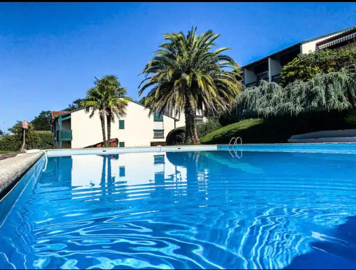 Caporizon-Baillenia-T1 Vue Montagne - Piscine St Jean De Luz Lägenhet Saint-Jean-de-Luz Exteriör bild