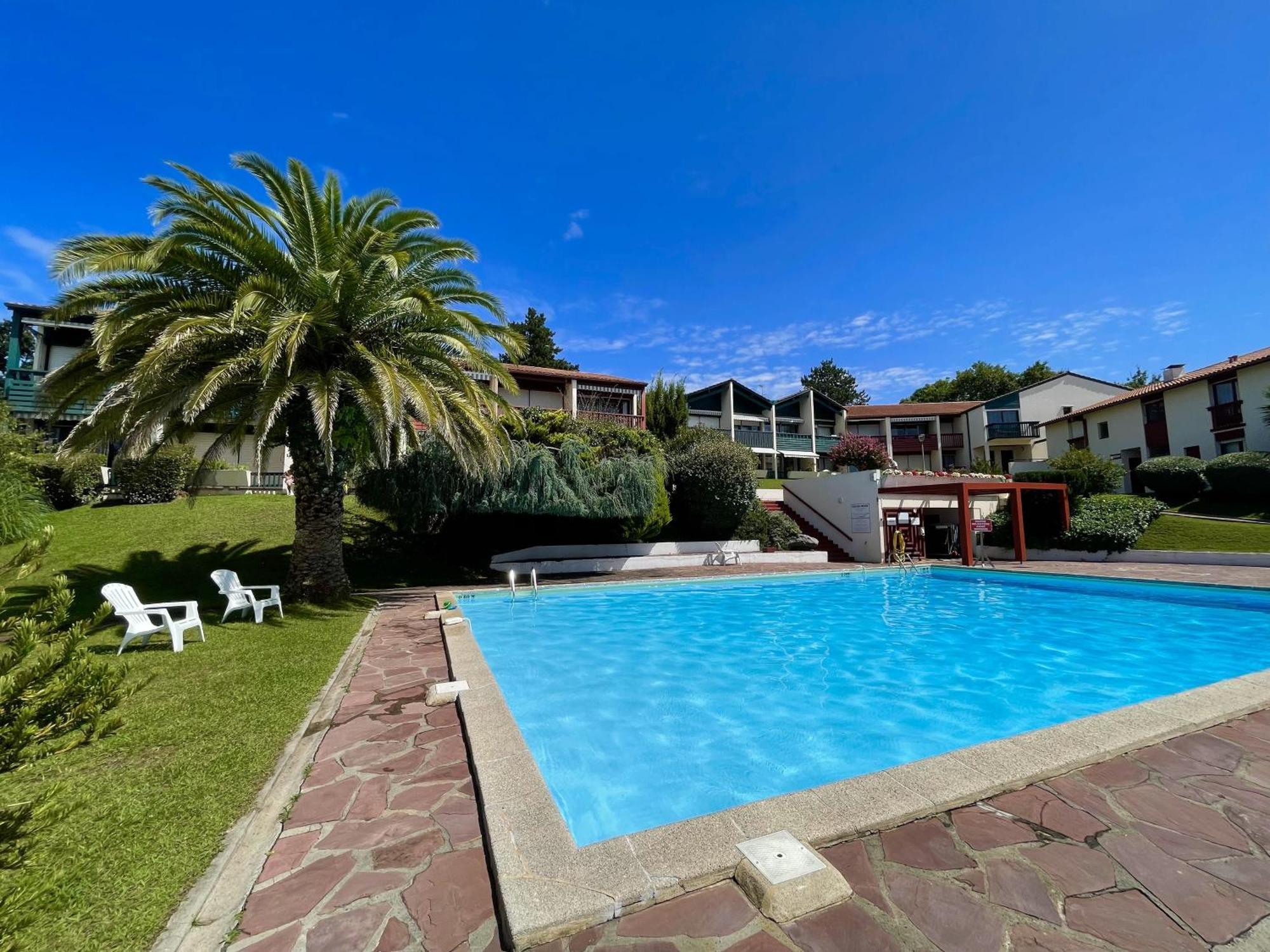 Caporizon-Baillenia-T1 Vue Montagne - Piscine St Jean De Luz Lägenhet Saint-Jean-de-Luz Exteriör bild